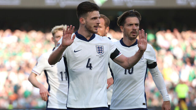 DUBLIN, IRELAND - SEPTEMBER 07: Declan Rice of England celebrates scoring his team's first goal with teammates during the UEFA Nations League 2024/25 League B Group B2 match between Republic of Ireland and England at Aviva Stadium on September 07, 2024 in Dublin, Ireland.