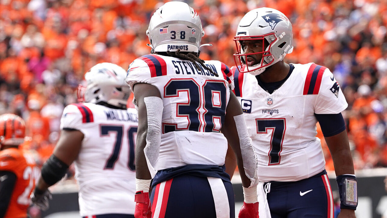 CINCINNATI, OHIO - SEPTEMBER 08: Jacoby Brissett #7 of the New England Patriots celebrates with Rhamondre Stevenson #38 after a touchdown score in the first quarter of the game against the Cincinnati Bengals at Paycor Stadium on September 08, 2024 in Cincinnati, Ohio.