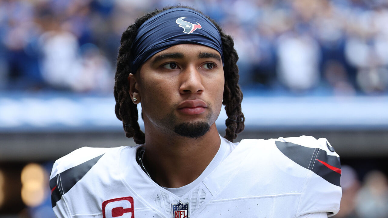 INDIANAPOLIS, INDIANA - SEPTEMBER 08: C.J. Stroud #7 of the Houston Texans warms up before the game against the Indianapolis Colts at Lucas Oil Stadium on September 08, 2024 in Indianapolis, Indiana.