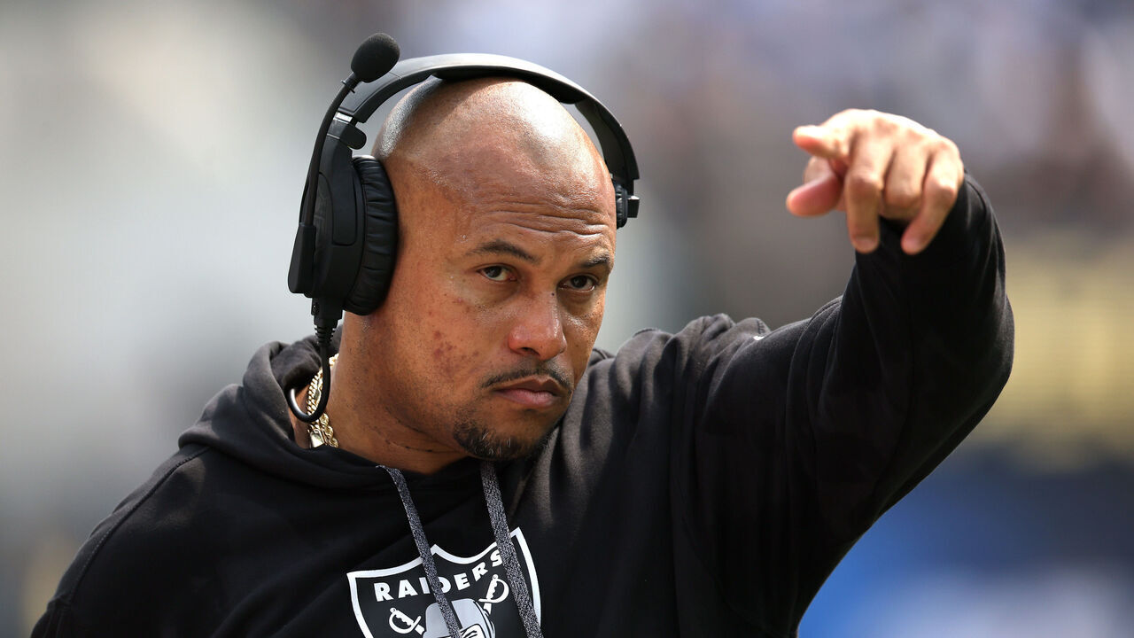 INGLEWOOD, CALIFORNIA - SEPTEMBER 08: Head coach Antonio Pierce of the Las Vegas Raiders reacts during the second quarter against the Los Angeles Chargers at SoFi Stadium on September 08, 2024 in Inglewood, California.