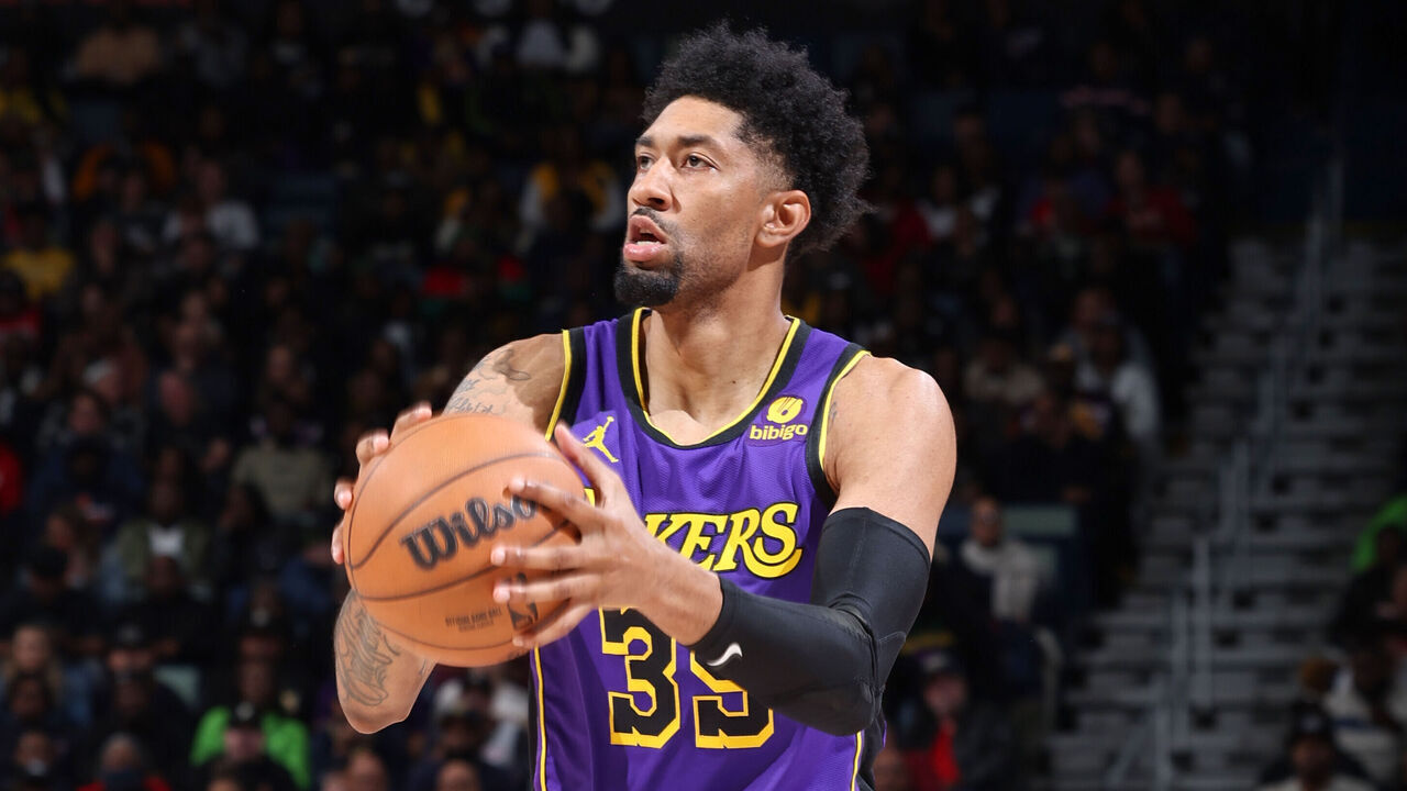 NEW ORLEANS, LA - DECEMBER 31: Christian Wood #35 of the Los Angeles Lakers shoots a three point basket during the game on December 31, 2023 at the Smoothie King Center in New Orleans, Louisiana. Mandatory Copyright Notice: Copyright 2023 NBAE