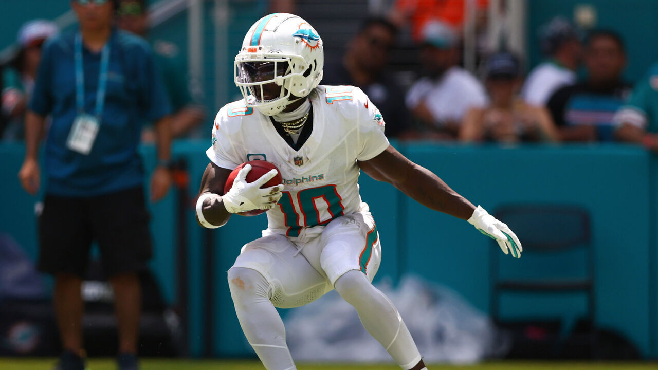 MIAMI GARDENS, FLORIDA - SEPTEMBER 08: Tyreek Hill #10 of the Miami Dolphins carries the ball against the Jacksonville Jaguars during the first quarter of the game at Hard Rock Stadium on September 08, 2024 in Miami Gardens, Florida.