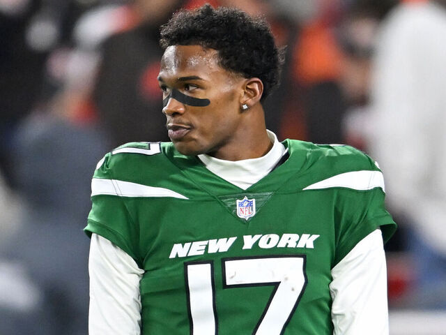 CLEVELAND, OHIO - DECEMBER 28: Garrett Wilson #17 of the New York Jets warms up prior to a game against the Cleveland Browns at Cleveland Browns Stadium on December 28, 2023 in Cleveland, Ohio.