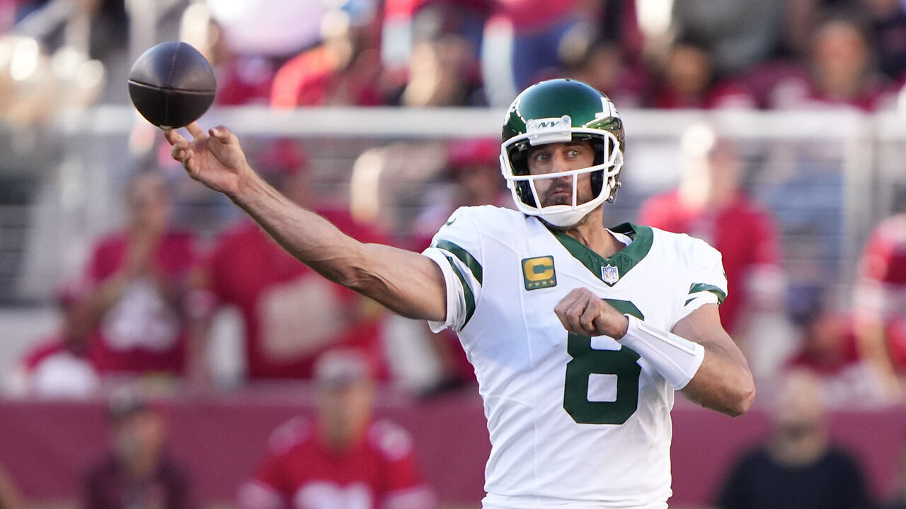 SANTA CLARA, CALIFORNIA - SEPTEMBER 09: Quarterback Aaron Rodgers #8 of the New York Jets throws a pass against the San Francisco 49ers during the first quarter at Levi's Stadium on September 09, 2024 in Santa Clara, California.