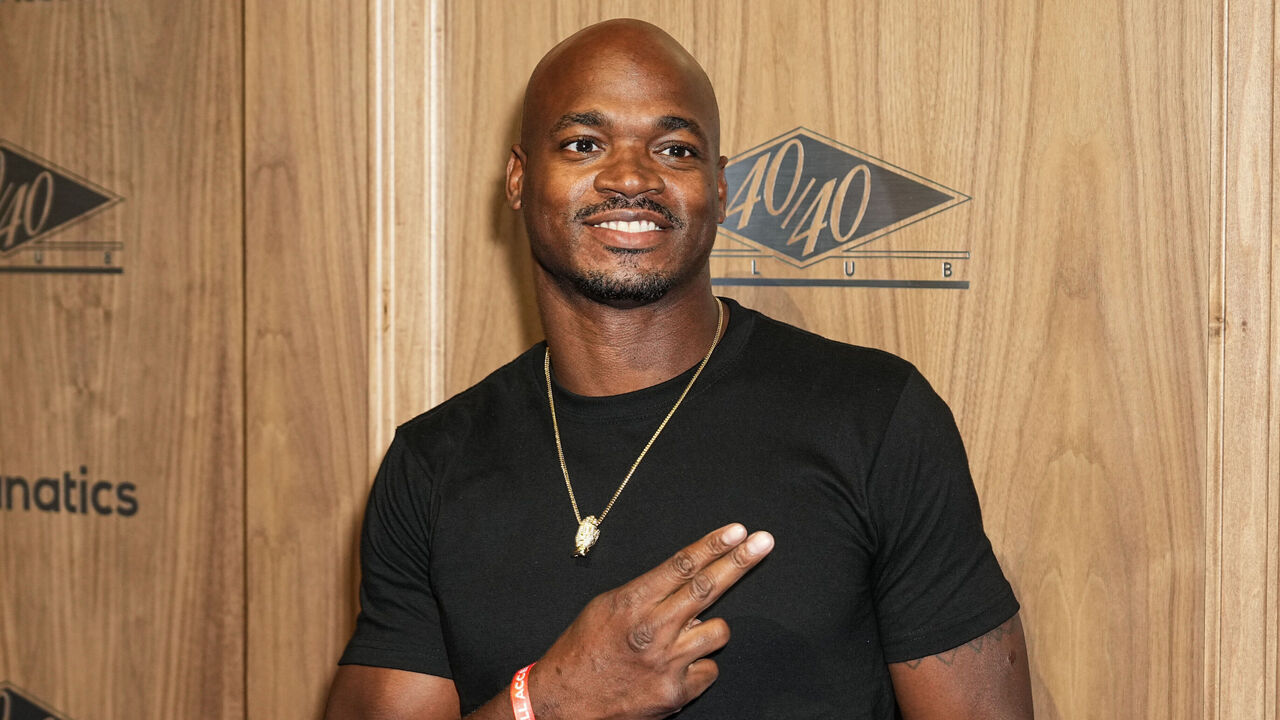 NEW YORK, NEW YORK - AUGUST 17: Adrian Peterson attends Fanatics Fest NYC at Javits Center on August 17, 2024 in New York City.