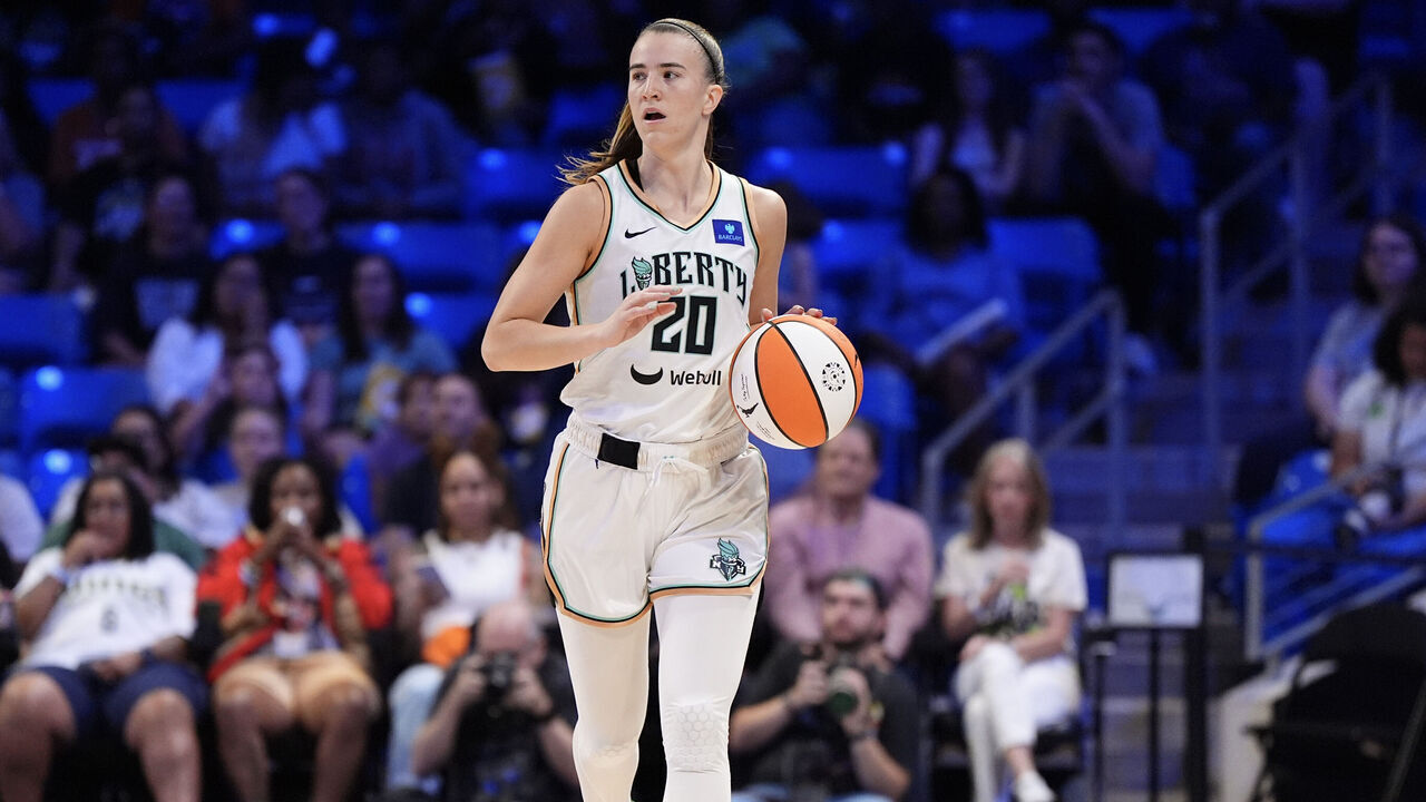ARLINGTON, TEXAS - SEPTEMBER 10: Sabrina Ionescu #20 of the New York Liberty brings the ball up the court during the first half against the Dallas Wings at College Park Center on September 10, 2024 in Arlington, Texas.