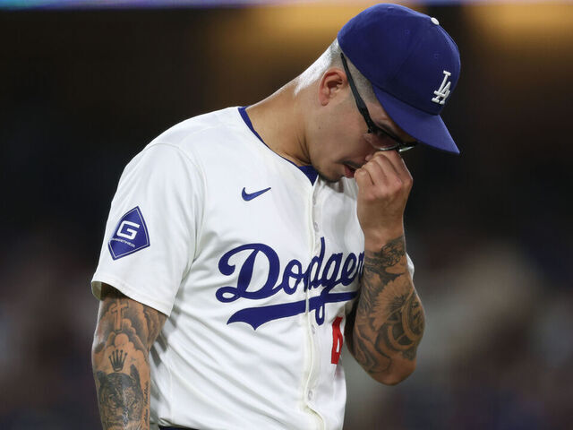 Dodgers cut reliever Banda after 2 World Series titles | theScore.com