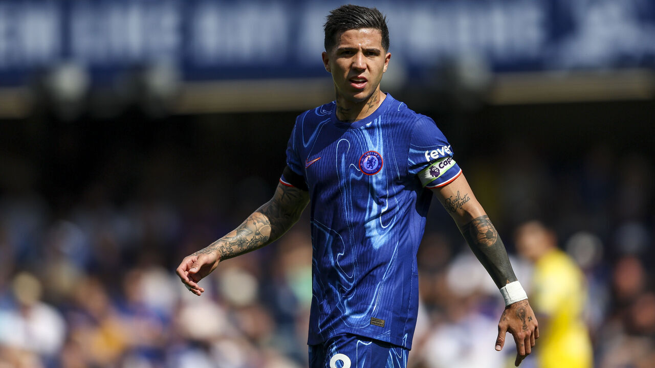 LONDON, ENGLAND - SEPTEMBER 01: Enzo Fernández of Chelsea during the Premier League match between Chelsea FC and Crystal Palace FC at Stamford Bridge on September 01, 2024 in London, England.