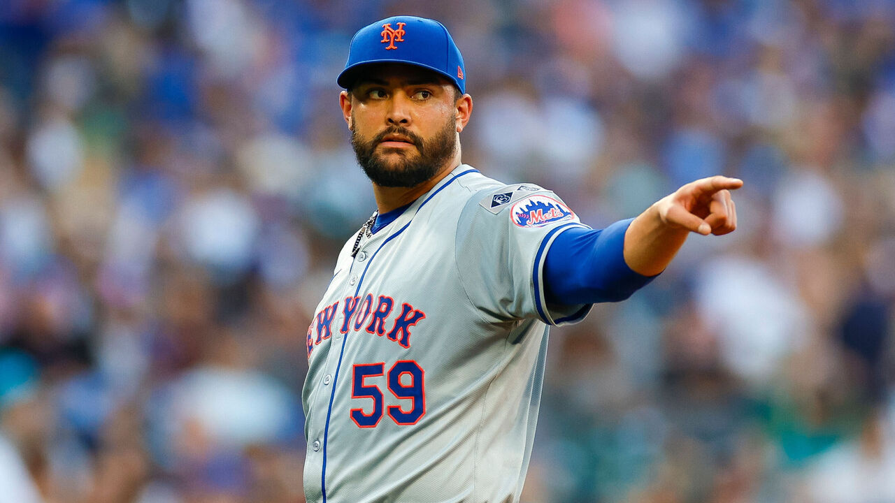 SEATTLE, WASHINGTON - AUGUST 10: Sean Manaea #59 of the New York Mets gestures in the third inning during a game against the Seattle Mariners at T-Mobile Park on August 10, 2024 in Seattle, Washington.