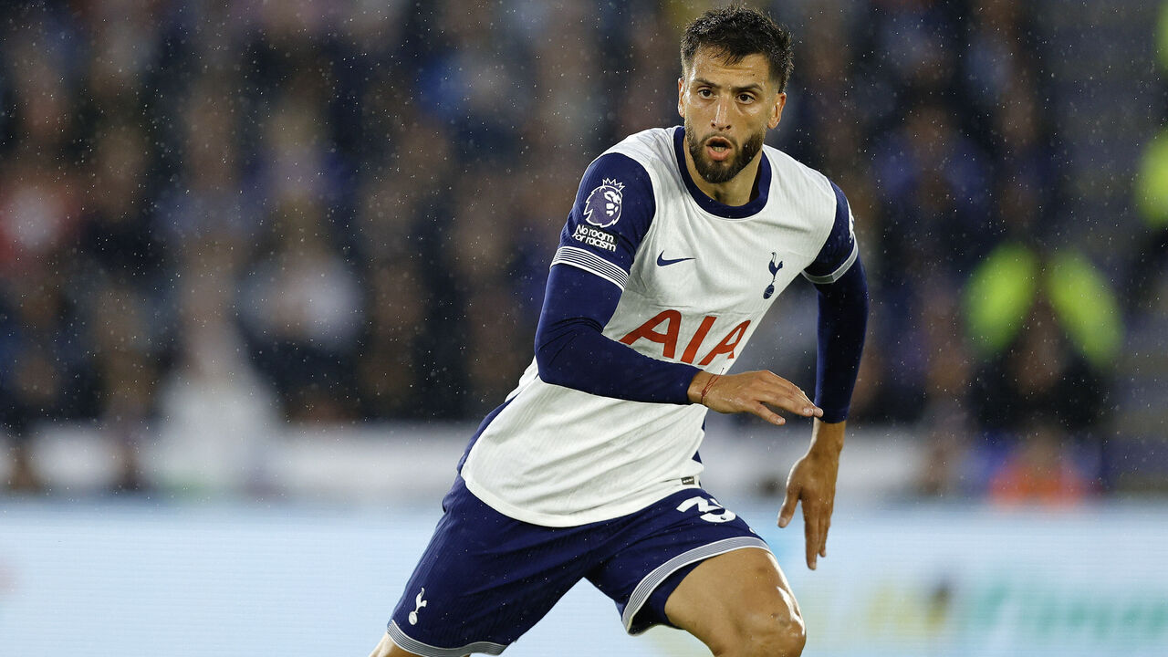 LEICESTER, ENGLAND - AUGUST 19: Rodrigo Bentancur of Tottenham Hotspur looks on during the Premier League match between Leicester City FC and Tottenham Hotspur FC at The King Power Stadium on August 19, 2024 in Leicester, England.