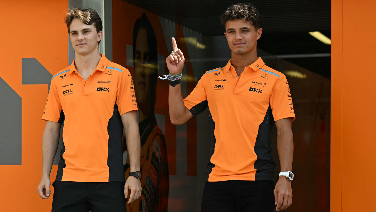 McLaren's Australian driver Oscar Piastri (L) and McLaren's British driver Lando Norris pose ahead of the Formula One Azerbaijan Grand Prix in Baku on September 12, 2024.