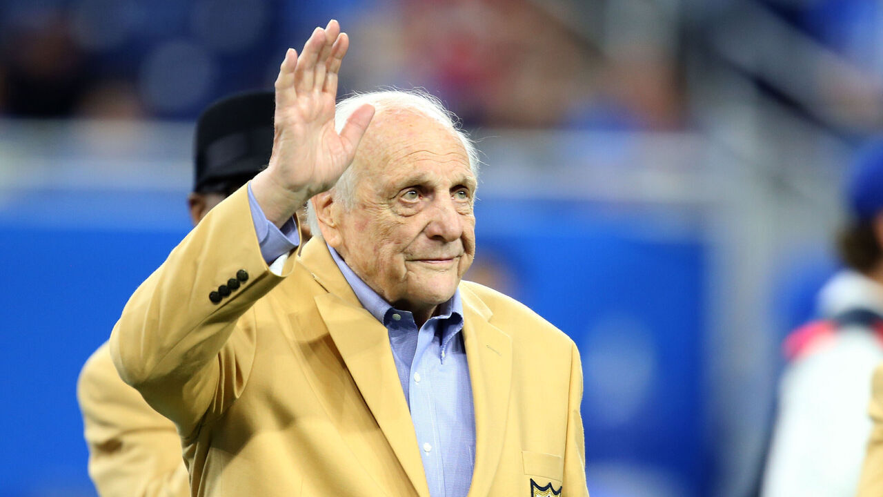Former Detroit Lions linebacker Joe Schmidt is recognized during halftime of an NFL football game against the Kansas City Chiefs in Detroit, Michigan USA, on Sunday, September 29, 2019.