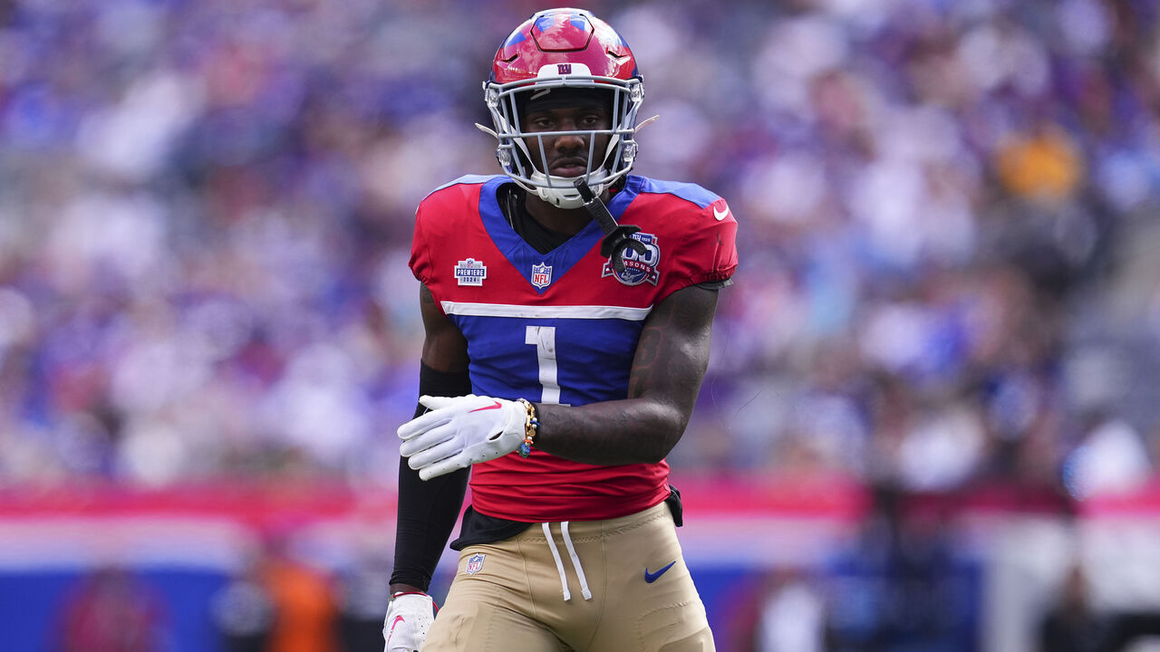EAST RUTHERFORD, NEW JERSEY - SEPTEMBER 8: Malik Nabers #1 of the New York Giants looks on against the Minnesota Vikings at MetLife Stadium on September 8, 2024 in East Rutherford, New Jersey.