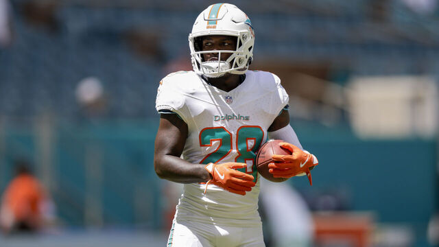 MIAMI GARDENS, FL - SEPTEMBER 08: Miami Dolphins running back De'Von Achane (28) looks on before the game between the Jacksonville Jaguars and the Miami Dolphins on September 8, 2024 at Hard Rock Stadium in Maimi Gardens, Fl.