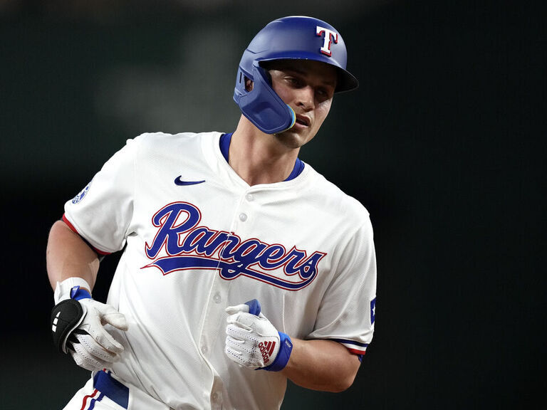 Rangers' Seager to undergo season-ending surgery | theScore.com