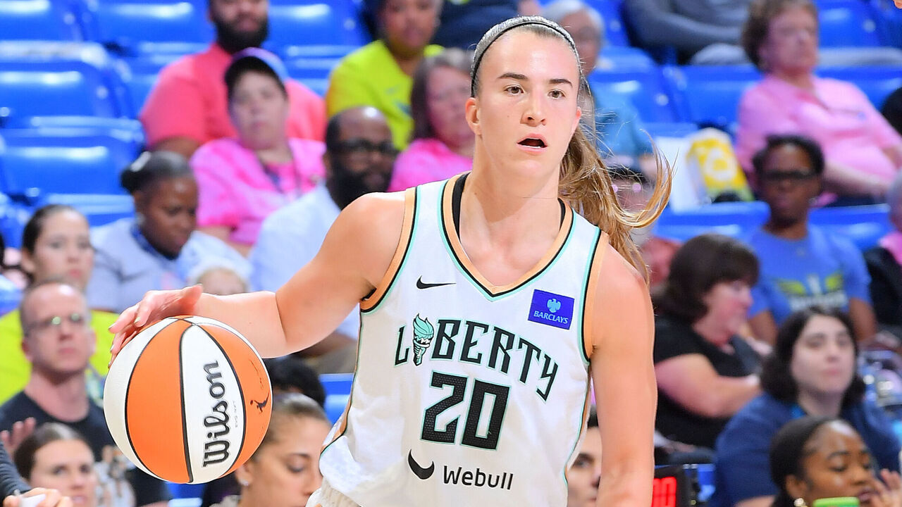 ARLINGTON, TX - SEPTEMBER 12: Sabrina Ionescu #20 of the New York Liberty handles the ball during the game on September 12, 2024 at the College Park Center in Arlington, TX. Mandatory Copyright Notice: Copyright 2024 NBAE