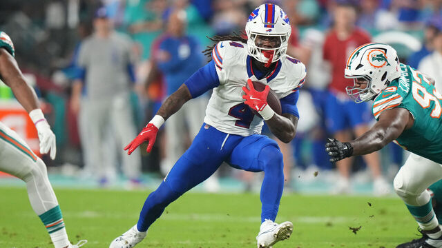 MIAMI GARDENS, FL - SEPTEMBER 12: Buffalo Bills running back James Cook (4) rushes with the ball during the game between the Buffalo Bills and the Miami Dolphins on Thursday, September 12, 2024 at Hard Rock Stadium in Miami Gardens, Fla.