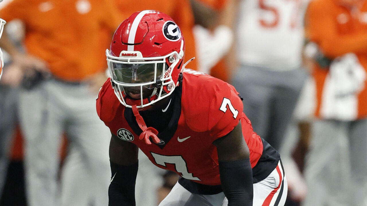 ATLANTA, GA - AUGUST 31: Georgia Bulldogs defensive back Daniel Harris (7) lines up on defense during the AFLAC Kickoff college football game against the Clemson Tigers on August 31, 2024 at Mercedes-Benz Stadium in Atlanta, Georgia.