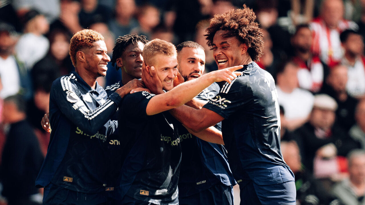 SOUTHAMPTON, ENGLAND - SEPTEMBER 14: Matthijs de Ligt of Manchester United celebrates scoring their first goal during the Premier League match between Southampton FC and Manchester United FC at St Mary's Stadium on September 14, 2024 in Southampton, England.