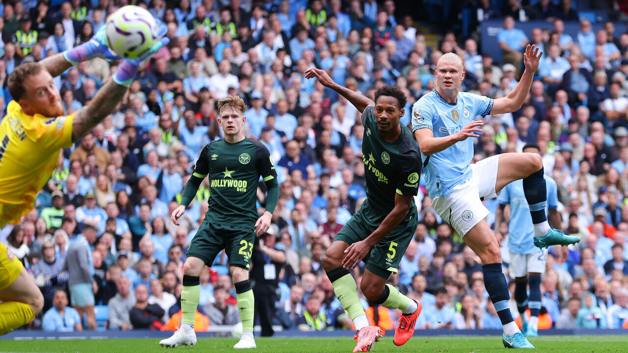 MANCHESTER, ENGLAND - SEPTEMBER 14: Erling Haaland of Manchester City scores his side's first goal during the Premier League match between Manchester City FC and Brentford FC at Etihad Stadium on September 14, 2024 in Manchester, England.