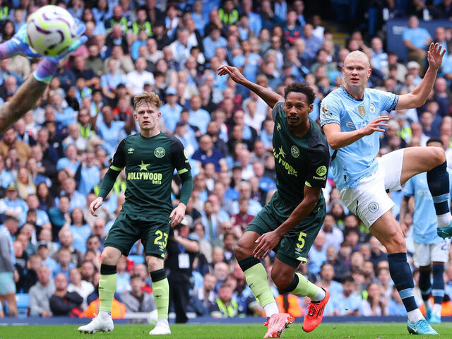 MANCHESTER, ENGLAND - SEPTEMBER 14: Erling Haaland of Manchester City scores his side's first goal during the Premier League match between Manchester City FC and Brentford FC at Etihad Stadium on September 14, 2024 in Manchester, England.