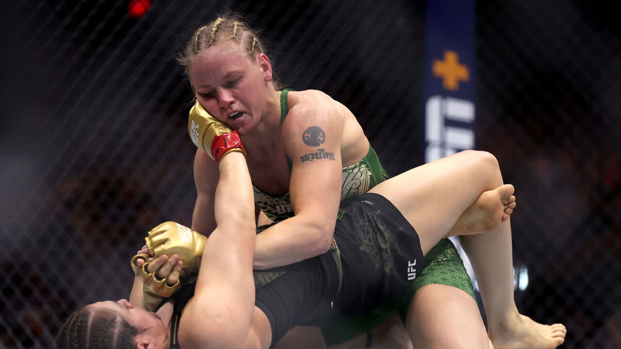 LAS VEGAS, NEVADA - SEPTEMBER 14: (L-R) Alexa Grasso of Mexico fights Valentina Shevchenko of Kyrgyzstan for the Women's Flyweight title during UFC 306: Riyadh Season Noche at Sphere on September 14, 2024 in Las Vegas, Nevada.
