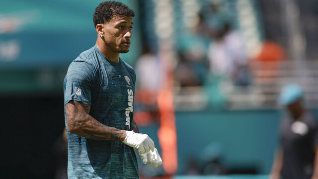 MIAMI GARDENS, FL - SEPTEMBER 08: Jacksonville Jaguars tight end Evan Engram (17) looks on before the game between the game between the Jacksonville Jaguars and the Miami Dolphins on September 8, 2024 at Hard Rock Stadium in Maimi Gardens, Fl.