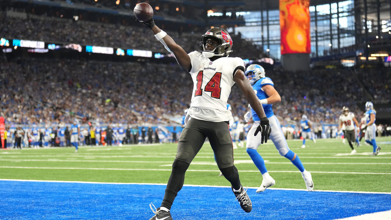 DETROIT, MICHIGAN - SEPTEMBER 15: Chris Godwin #14 of the Tampa Bay Buccaneers celebrates after scoring a touchdown against the Detroit Lions during the second quarter at Ford Field on September 15, 2024 in Detroit, Michigan.