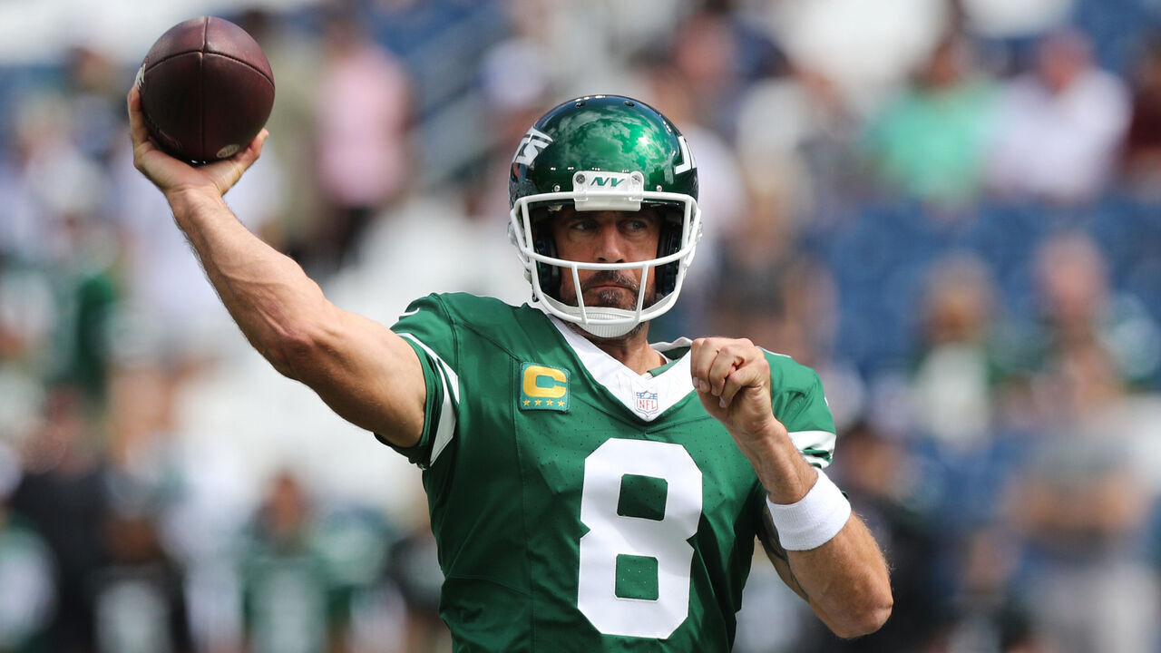 NASHVILLE, TENNESSEE - SEPTEMBER 15: Aaron Rodgers #8 of the New York Jets warms up prior to a game against the Tennessee Titans at Nissan Stadium on September 15, 2024 in Nashville, Tennessee.