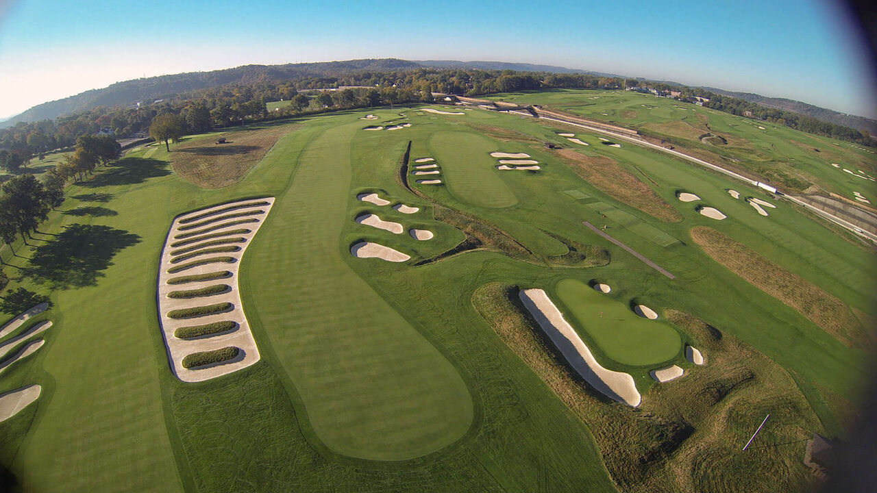 Golf: Aerial view of church pews on No 3 hole at Oakmont CC. Still shot photographed from drone. Oakmont, PA 9/14/2015 CREDIT: Fred Vuich (Set Number: X159955 TK1 )