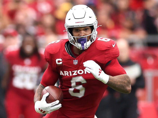 GLENDALE, ARIZONA - SEPTEMBER 15: James Conner #6 of the Arizona Cardinals runs with the ball during the first quarter against the Los Angeles Rams at State Farm Stadium on September 15, 2024 in Glendale, Arizona.