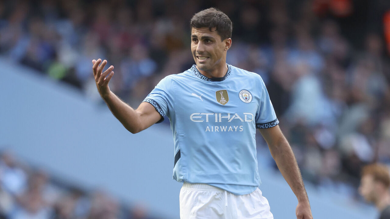 MANCHESTER, ENGLAND - SEPTEMBER 14: Rodri of Manchester City in action during the Premier League match between Manchester City FC and Brentford FC at Etihad Stadium on September 14, 2024 in Manchester, England.