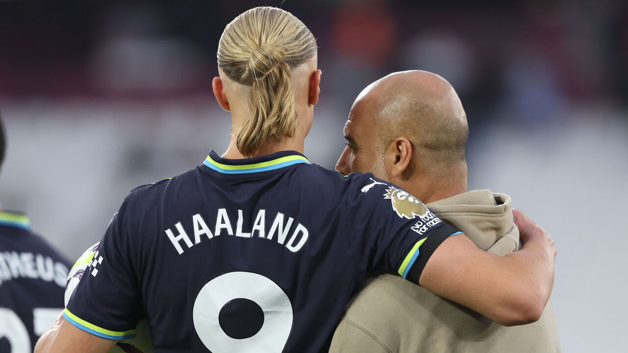 LONDON, ENGLAND - AUGUST 31: Erling Haaland of Manchester City and Pep Guardiola, Manager of Manchester City celebrate after the Premier League match between West Ham United FC and Manchester City FC at London Stadium on August 31, 2024 in London, England.