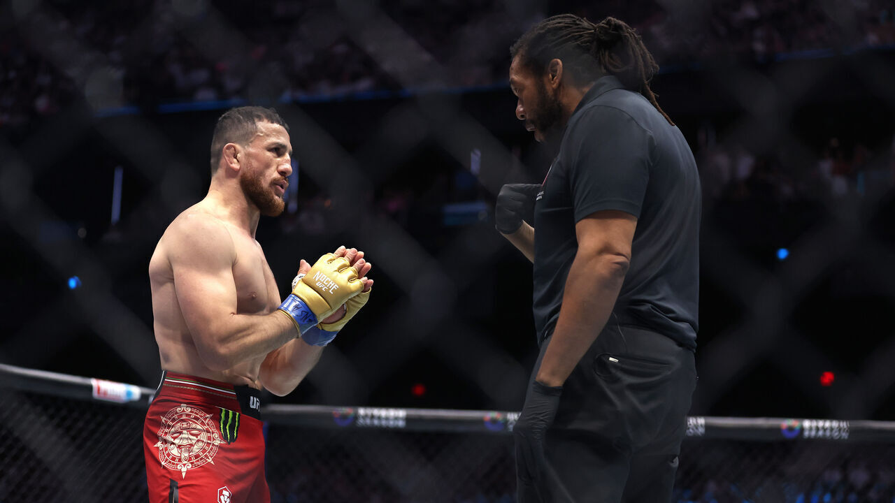 LAS VEGAS, NEVADA - SEPTEMBER 14: Merab Dvalishvili of Georgia (L) argues with the referee as the fight against Sean O’Malley of the United States begins for the bantamweight title during UFC 306: Riyadh Season Noche at Sphere on September 14, 2024 in Las Vegas, Nevada.