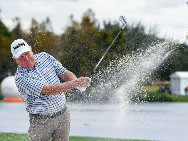 ORLANDO, FLORIDA, UNITED STATES - 2023/12/17: Mark O'Meara plays a bunker shot at the 18th green during the final round of the PNC Championship at the Ritz-Carlton Golf Club in Orlando, Florida. Bernhard Langer, and his son, Jason Langer won the 2023 PNC Championship.