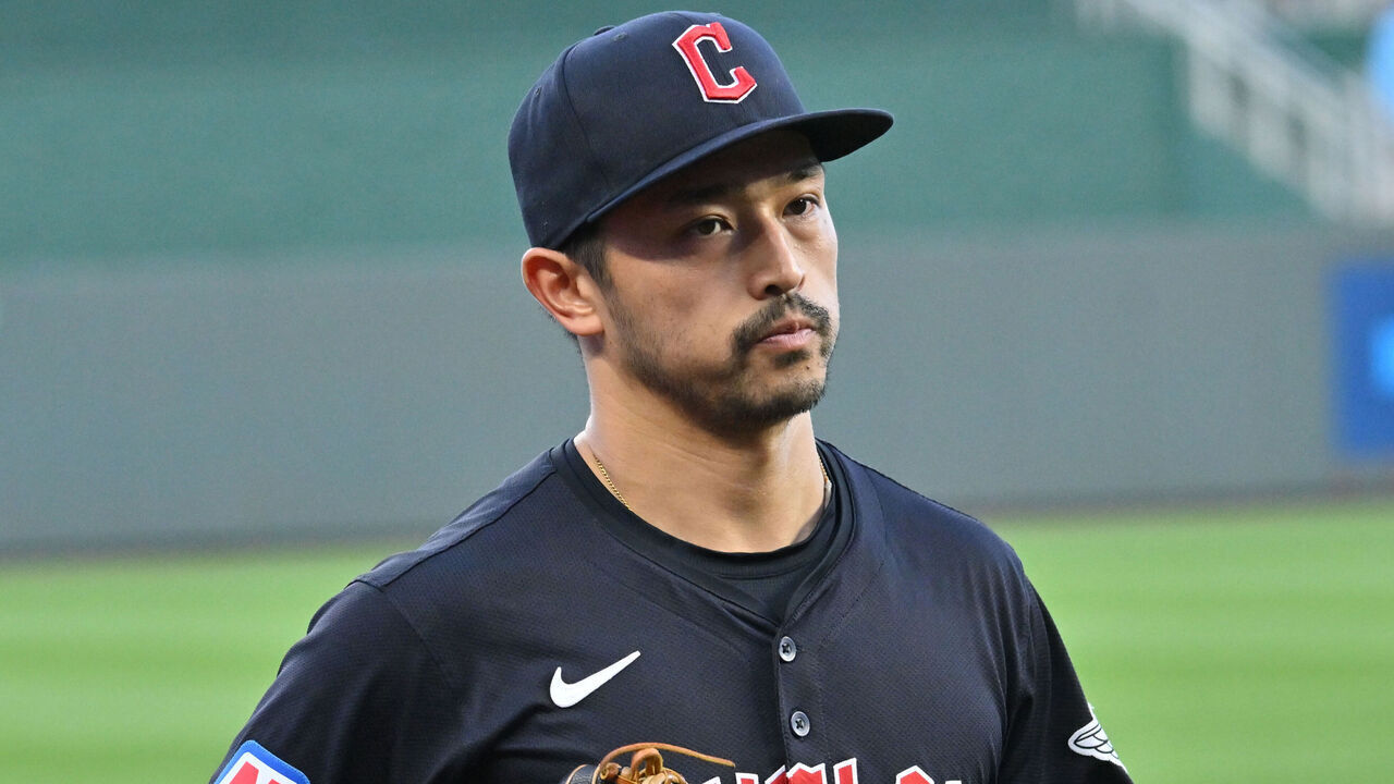 KANSAS CITY, MO - SEPTEMBER 04: Cleveland Guardians left fielder Steven Kwan (38) as seen during a MLB game between the Cleveland Guardians and the Kansas City Royals, on September 04, 2024, at Kauffman Stadium, Kansas City, MO.