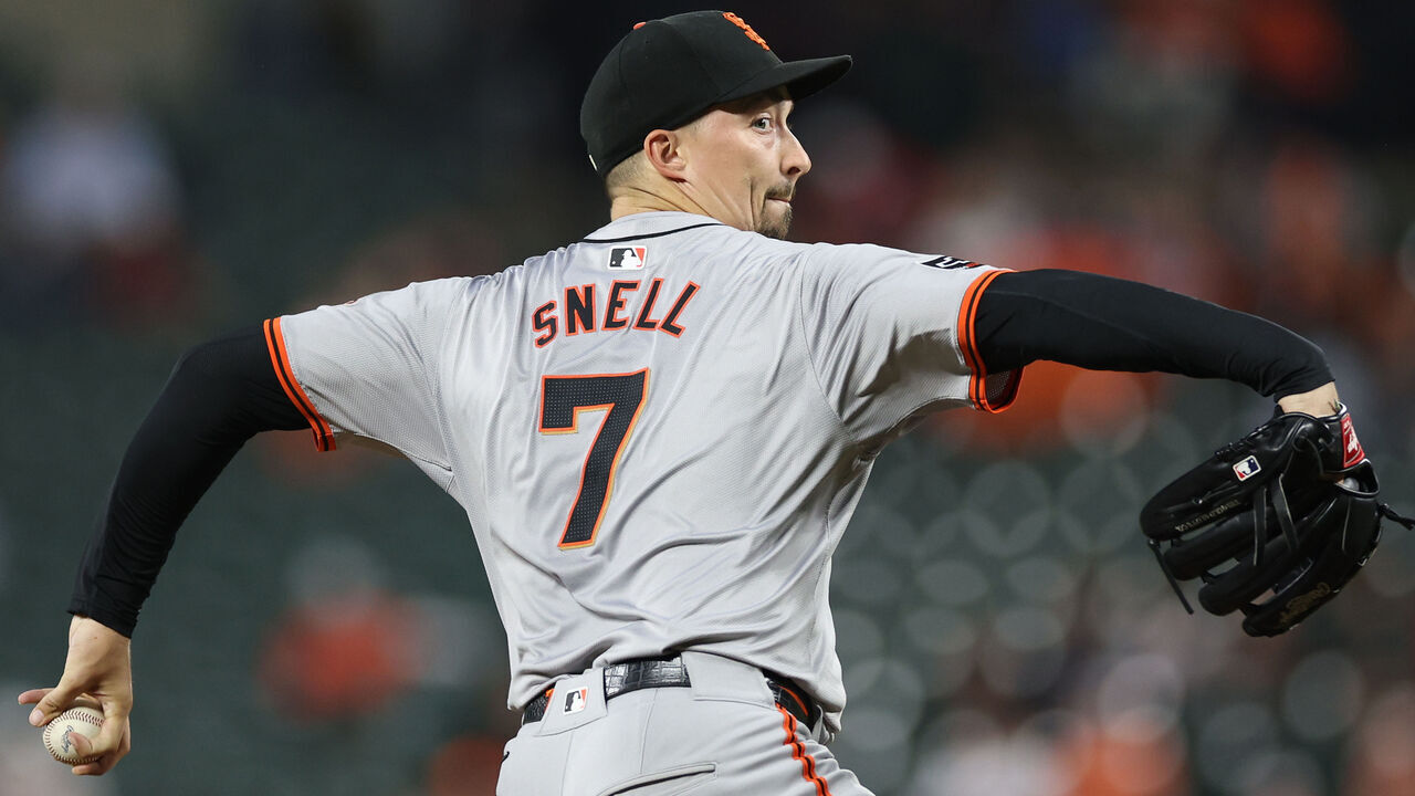 BALTIMORE, MARYLAND - SEPTEMBER 17: Starting pitcher Blake Snell #7 of the San Francisco Giants works the second inning against the Baltimore Orioles at Oriole Park at Camden Yards on September 17, 2024 in Baltimore, Maryland.