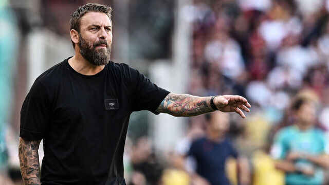 GENOA, ITALY - SEPTEMBER 15: Daniele De Rossi coach of Roma reacts during the Serie A match between Genoa and Roma at Stadio Luigi Ferraris on September 15, 2024 in Genoa, Italy.