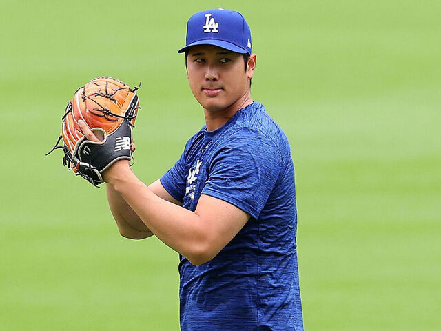 ATLANTA, GEORGIA - SEPTEMBER 14: Shohei Ohtani #17 of the Los Angeles Dodgers warms up pitching in the outfield prior to facing the Atlanta Braves at Truist Park on September 14, 2024 in Atlanta, Georgia.