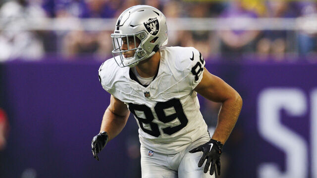 MINNEAPOLIS, MINNESOTA - AUGUST 10: Brock Bowers #89 of the Las Vegas Raiders runs a route during a preseason game against the Minnesota Vikings at U.S. Bank Stadium on August 10, 2024 in Minneapolis, Minnesota.