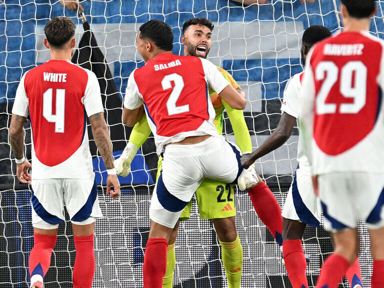 Watch: Arsenal's Raya makes wild double save to deny Atalanta Watch: Arsenal's Raya makes wild double save to deny Atalanta