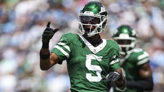 NASHVILLE, TN - SEPTEMBER 15: Garrett Wilson #5 of the New York Jets lines up before the snap during an NFL football game against the Tennessee Titans at Nissan Stadium on September 15, 2024 in Nashville, TN.