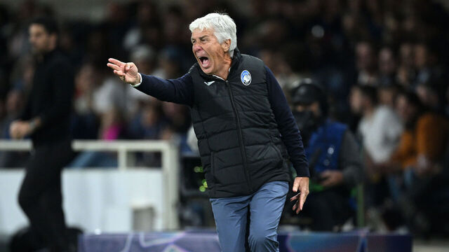 BERGAMO, ITALY - SEPTEMBER 19: Gian Piero Gasperini, Head Coach of Atalanta, gestu during the UEFA Champions League 2024/25 League Phase MD1 match between Atalanta BC and Arsenal FC at Stadio di Bergamo on September 19, 2024 in Bergamo, Italy.