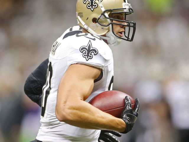 Shoulder injury forces Saints' Jimmy Graham out of game vs. Buccaneers