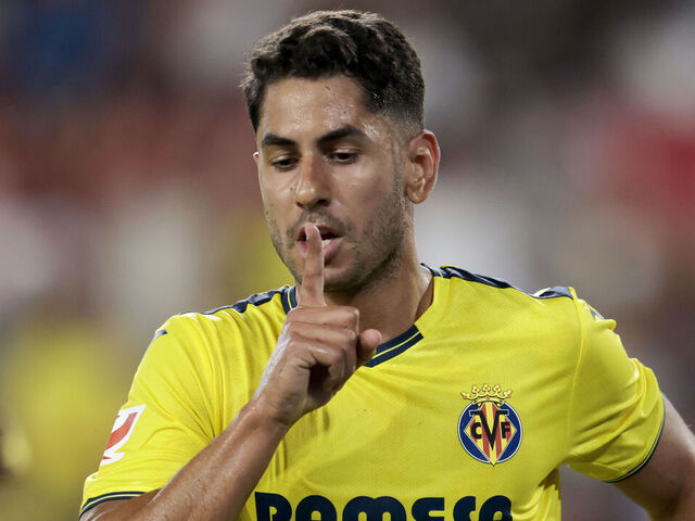 Ayoze Perez in action for Villarreal