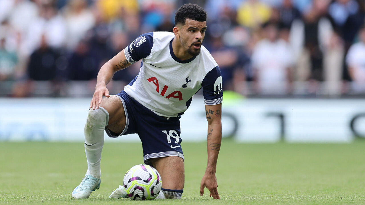 LONDON, ENGLAND - SEPTEMBER 15: Dominic Solanke of Tottenham Hotspur during the Premier League match between Tottenham Hotspur FC and Arsenal FC at Tottenham Hotspur Stadium on September 15, 2024 in London, England.