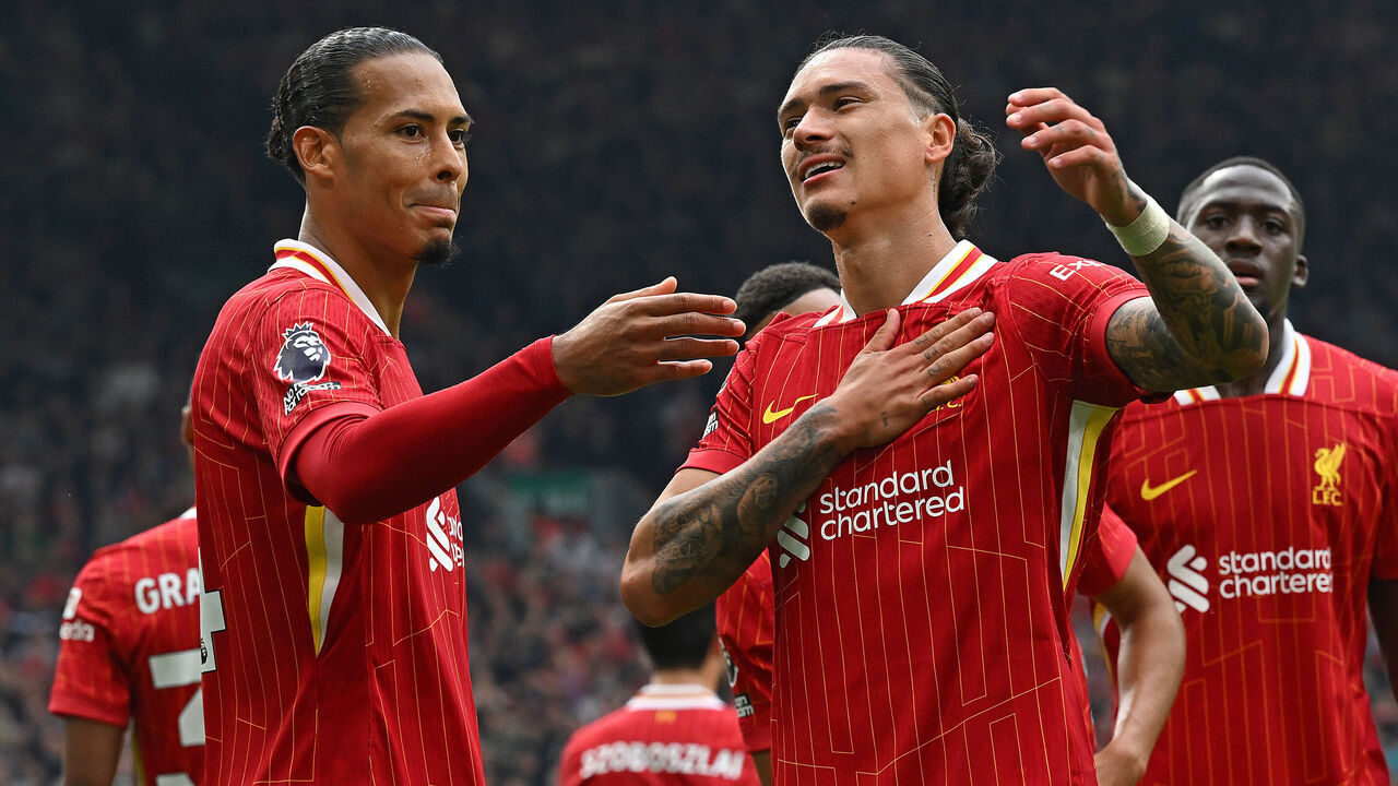 LIVERPOOL, ENGLAND - SEPTEMBER 21: (THE SUN OUT, THE SUN ON SUNDAY OUT) Darwin Nunez of Liverpool celebrating after scoring the third goal during the Premier League match between Liverpool FC and AFC Bournemouth at Anfield on September 21, 2024 in Liverpool, England.