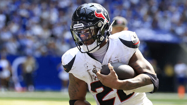 INDIANAPOLIS, INDIANA - SEPTEMBER 08: Joe Mixon #28 of the Houston Texans scores a touchdown against the Indianapolis Colts at Lucas Oil Stadium on September 08, 2024 in Indianapolis, Indiana.