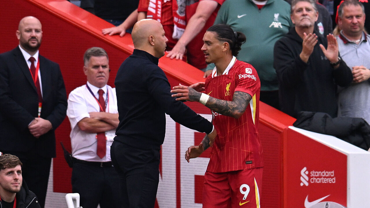 LIVERPOOL, ENGLAND - SEPTEMBER 21: (THE SUN OUT, THE SUN ON SUNDAY OUT) Darwin Nunez of Liverpool and Arne Slot head coach of Liverpool during the Premier League match between Liverpool FC and AFC Bournemouth at Anfield on September 21, 2024 in Liverpool, England.