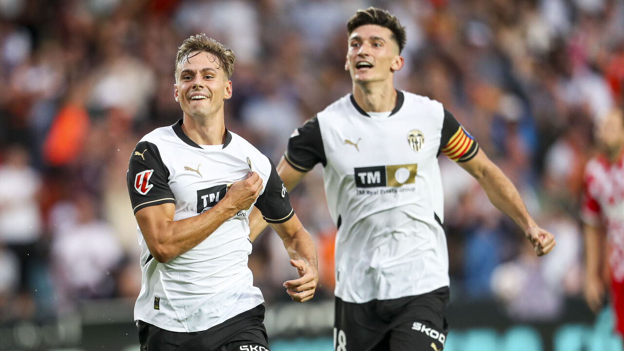 VALENCIA, SPAIN - SEPTEMBER 21: Dani Gomez of Valencia CF celebrates a goal during the Spanish league, La Liga EA Sports, football match played between Valencia CF and Girona FC at Mestalla stadium on September 21, 2024, in Valencia, Spain.